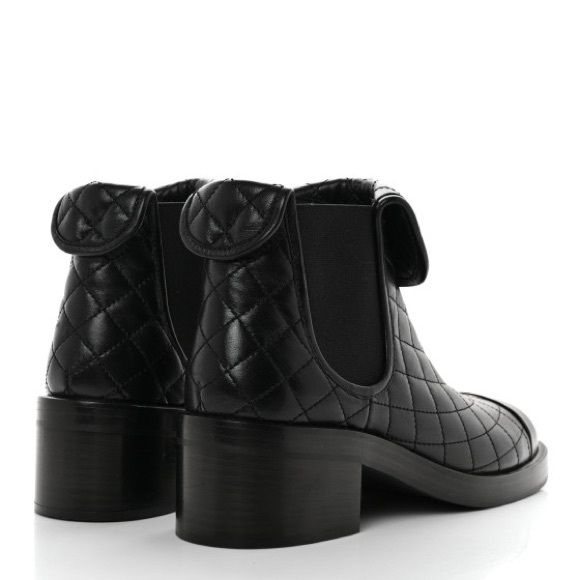 💕HP💕Chanel black Lambskin Quilted Cap Toe CC Turnlock Booties - Picture 2 of 7